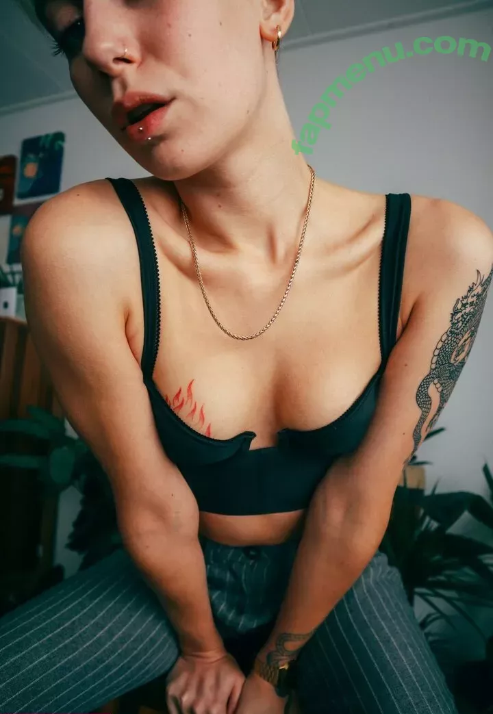 lavishulula nude photo #0326 (UlulaXx / lavinaluo)