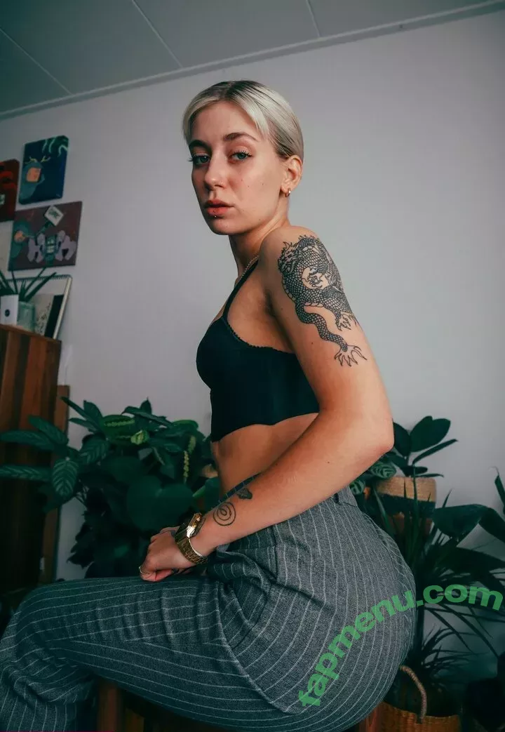 lavishulula nude photo #0345 (UlulaXx / lavinaluo)