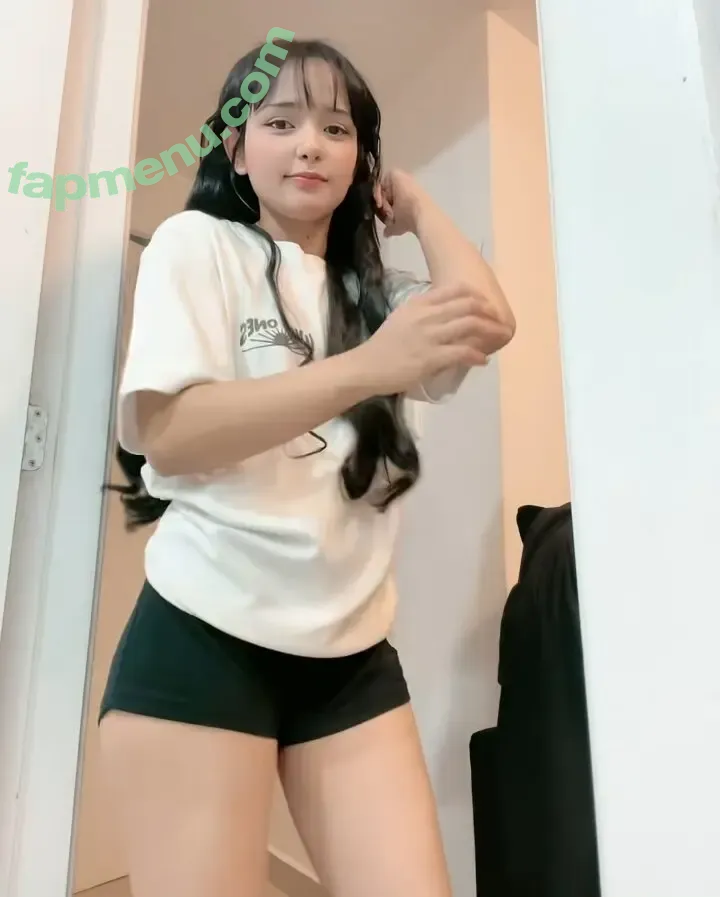 lavniasofie nude photo #0002 (lavniasofie)