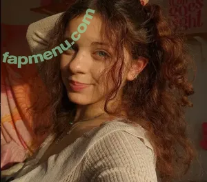 Layla / German teacher / lerndeutsch81 nude photo #0004