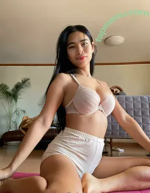 layla.cat / laylathaplaya nude photo #0013