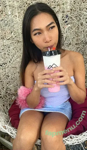 layla.cat / laylathaplaya nude photo #0018