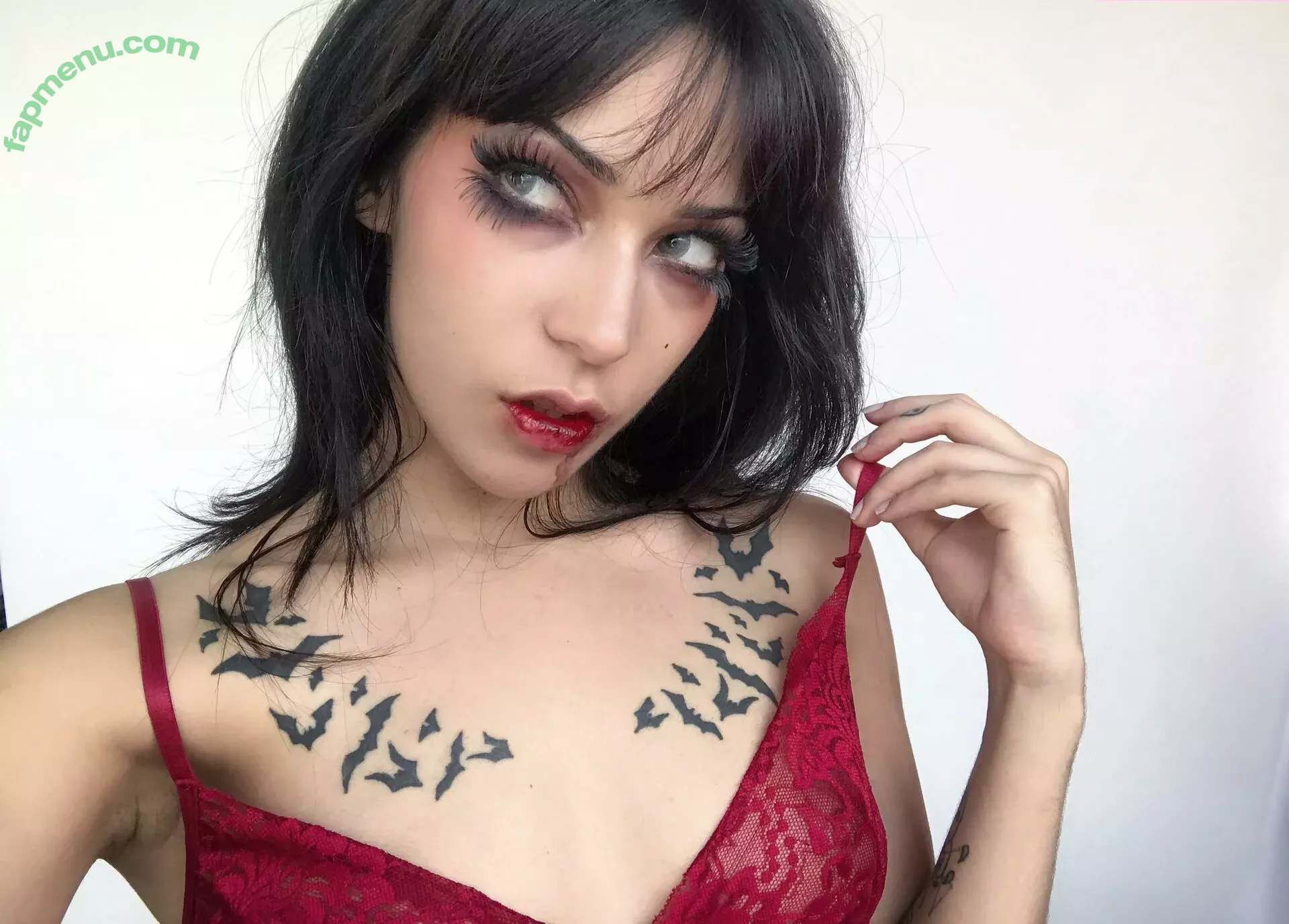 Laylahearts66 nude photo #0008 (Queenofthebatsss / Ripmyheartout)