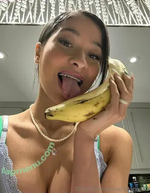 laylajones03 / lesdogggg nude photo #0021