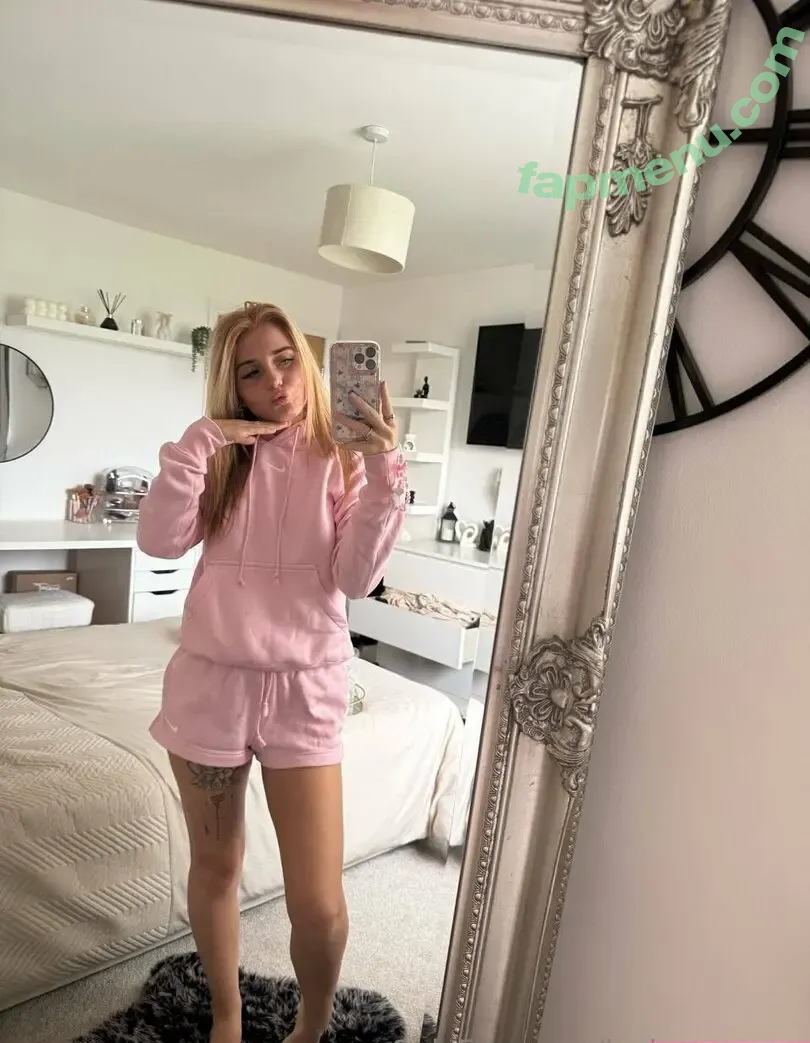 laylasoyoung nude photo #0012 (laylasoyoung)