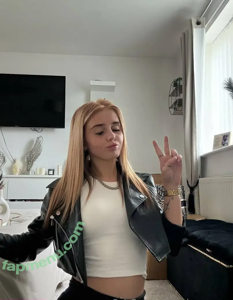 laylasoyoung nude photo #0027 (laylasoyoung)