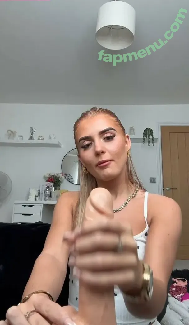 laylasoyoung nude photo #0059 (laylasoyoung)