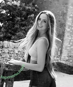 Lea Katharina Maria / Leakatharinamaria nude photo #0405