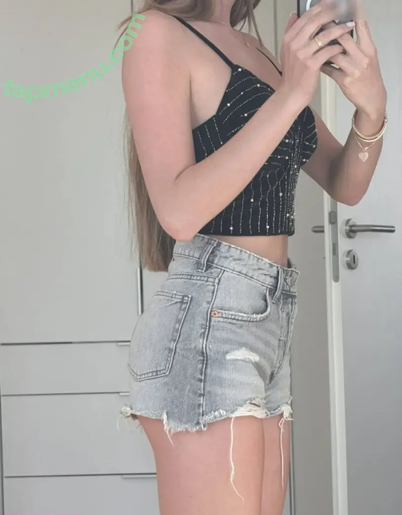 Lea Katharina Maria nude photo #1783 (Leakatharinamaria)