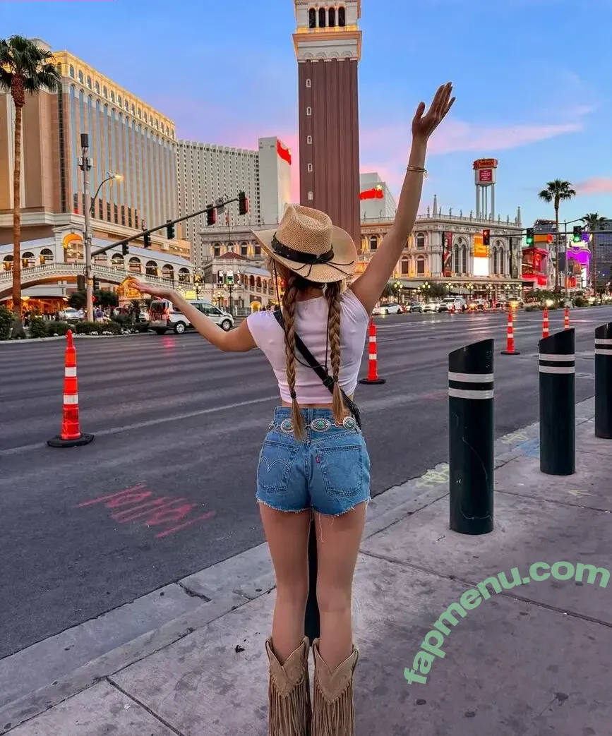 Lea Katharina Maria nude photo #1811 (Leakatharinamaria)