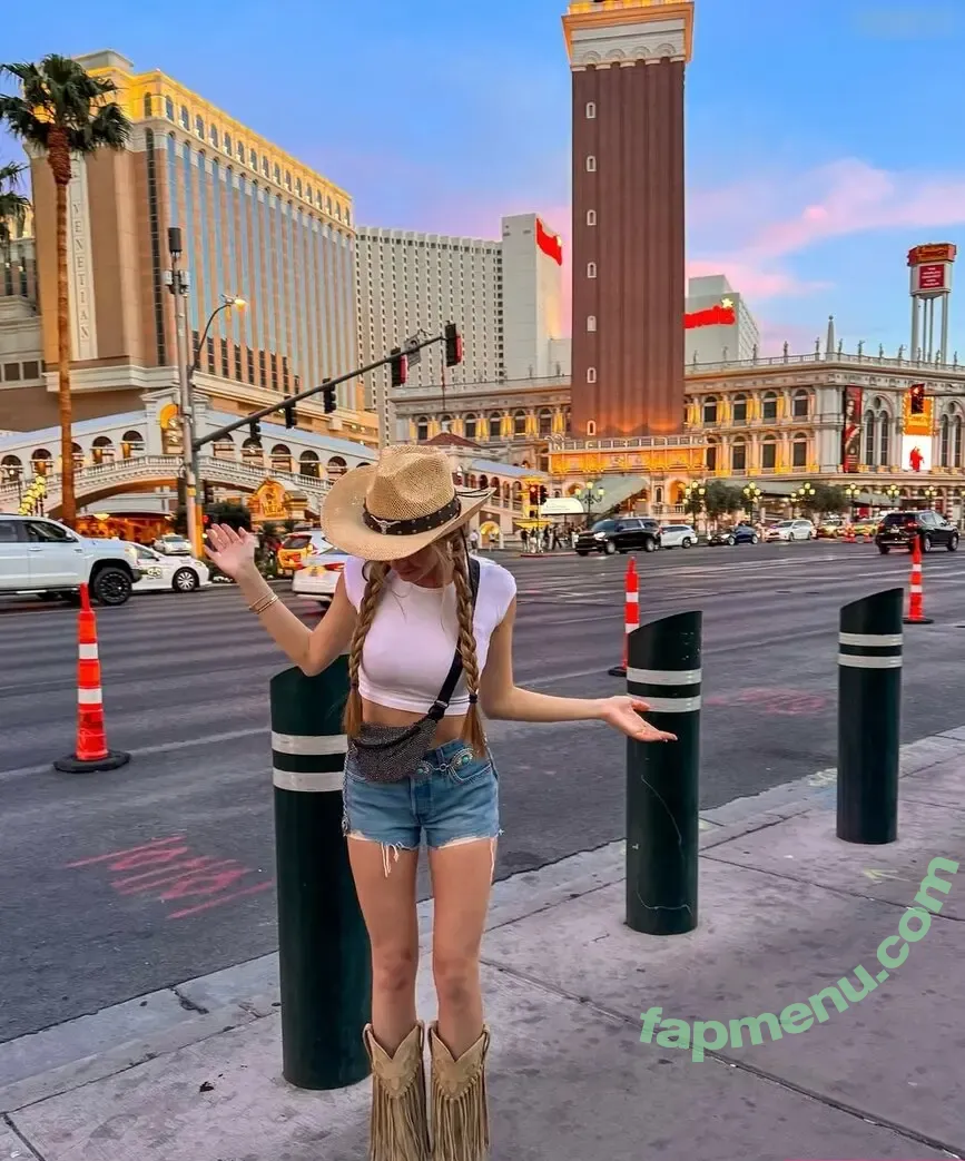 Lea Katharina Maria nude photo #1815 (Leakatharinamaria)