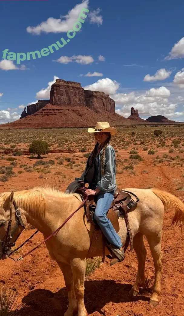 Lea Katharina Maria nude photo #1878 (Leakatharinamaria)