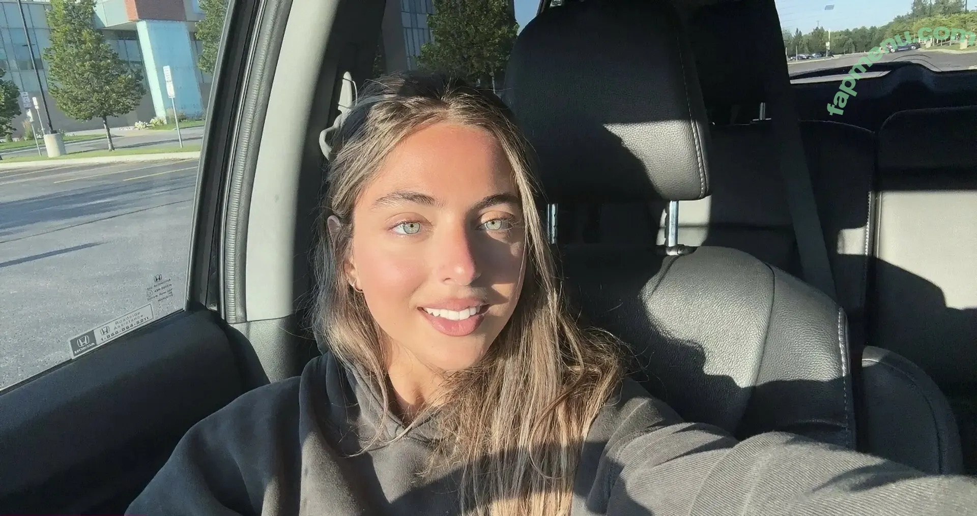 Lea Kobrossy nude photo #0014 (lea.kobrossy)