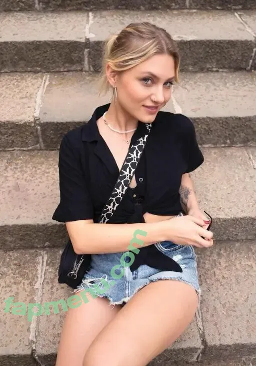 Lea Maria Jahn nude photo #0053 (leamariajahn)