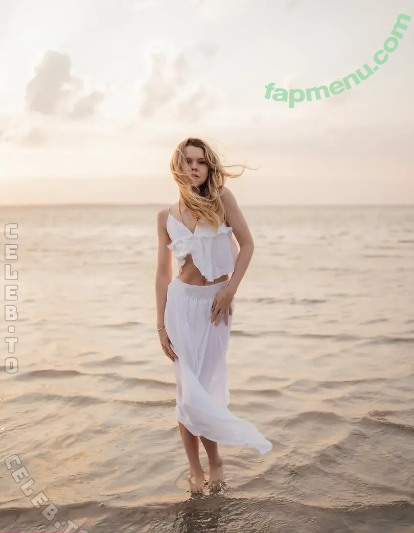 Lea Peach nude photo #1581 (Looskanal / lea / lea.peach / wifiloo_m)