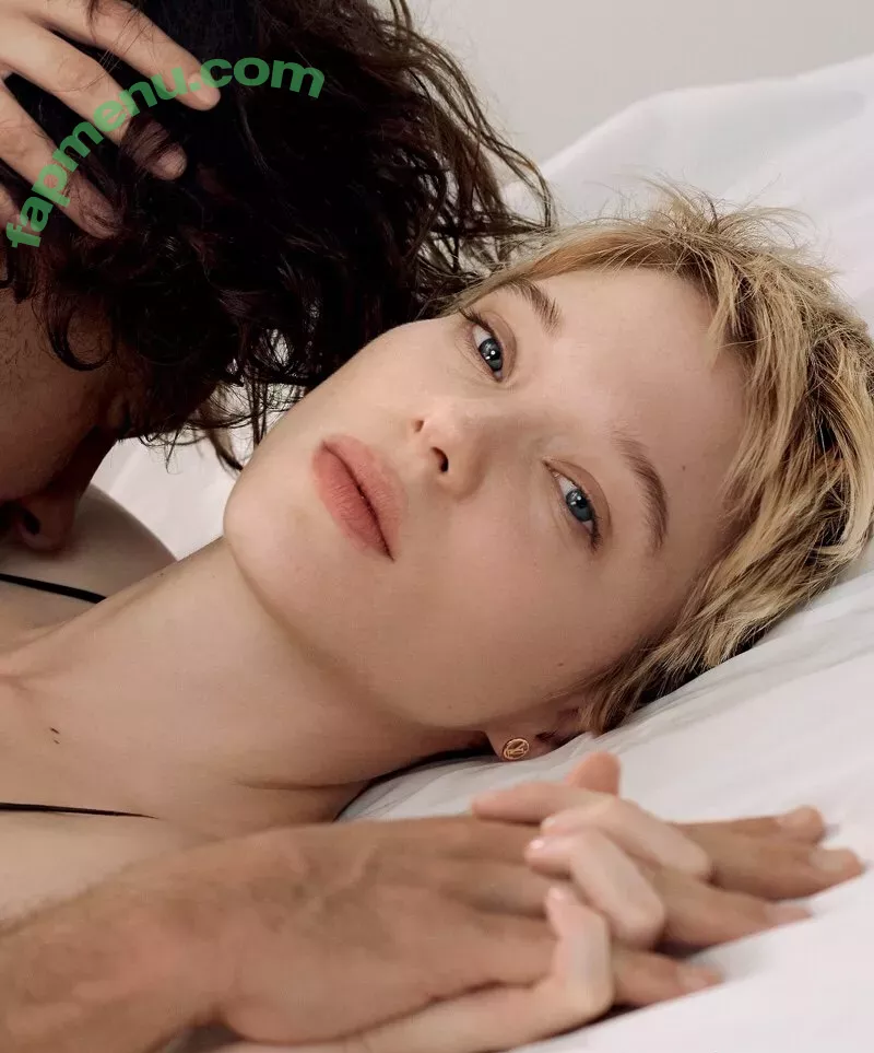 Lea Seydoux nude photo #0179 (leaseydouxfr)