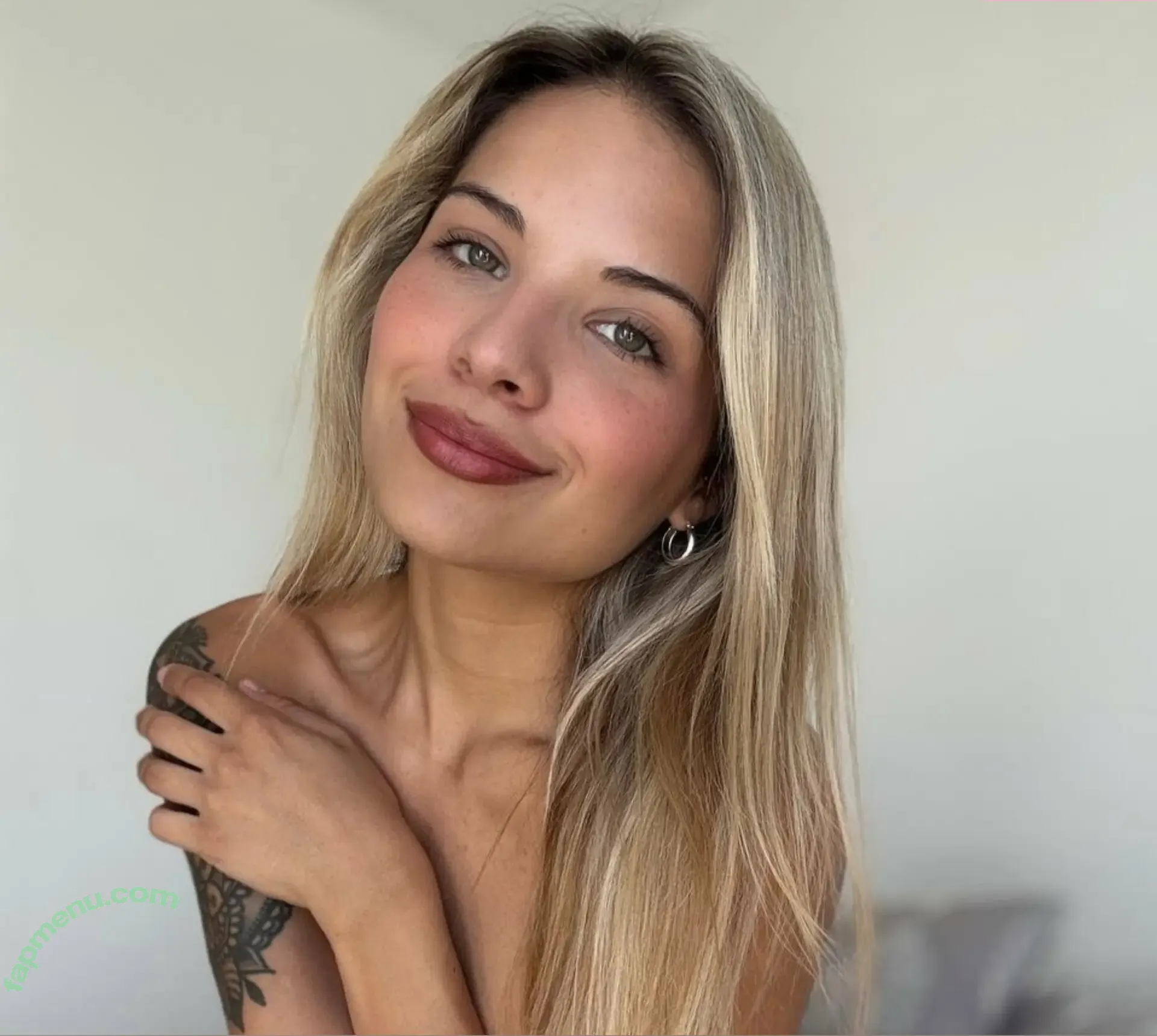 lea_vlmtt nude photo #0116 (Léa Valmont)