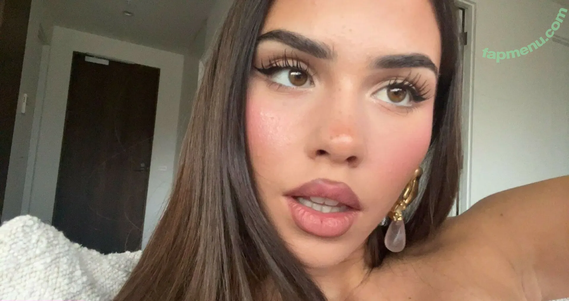 Leah Halton nude photo #1645 (leahhalton / leahhaltons / looooooooch)