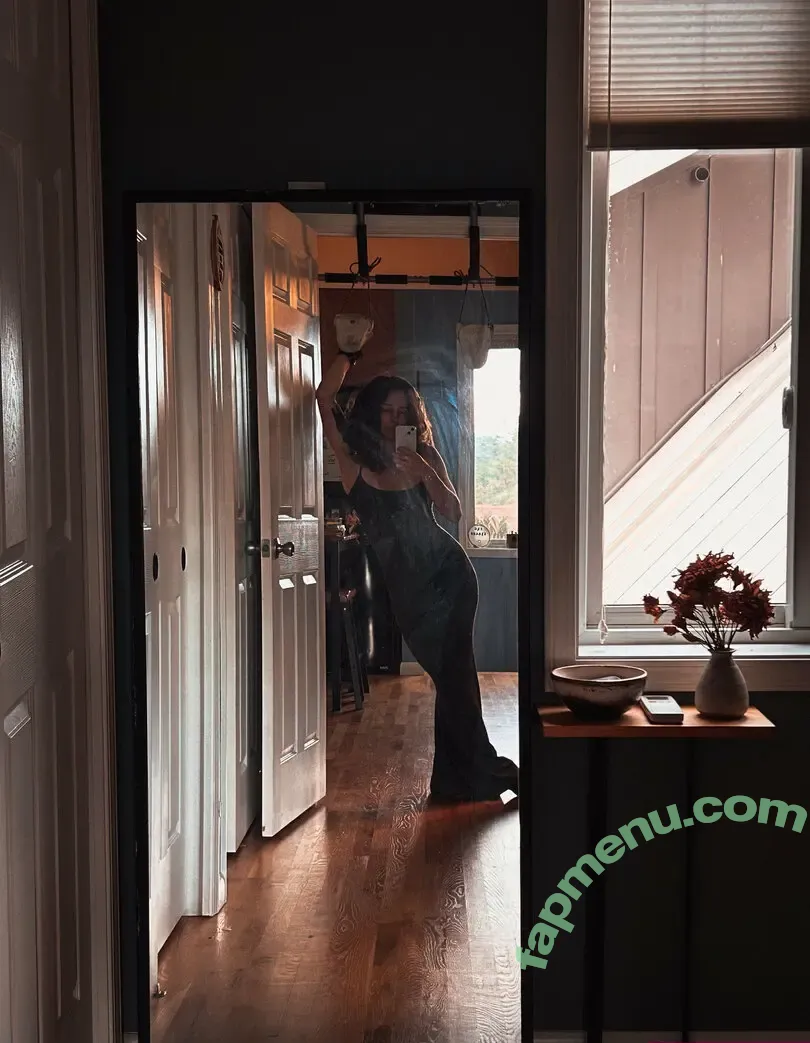 leah.moves nude photo #0004 (leah.moves)