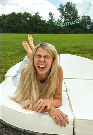 Leah Remini / leahremini nude photo #0345