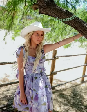 Leah Remini / leahremini nude photo #0370