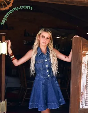 Leah Remini / leahremini nude photo #0373