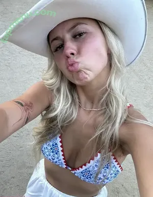 Leah Remini / leahremini nude photo #0374