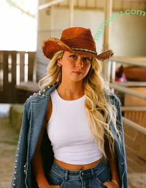 Leah Remini / leahremini nude photo #0375