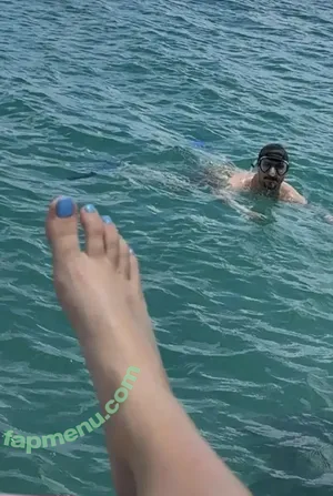 Leah Remini / leahremini nude photo #0411