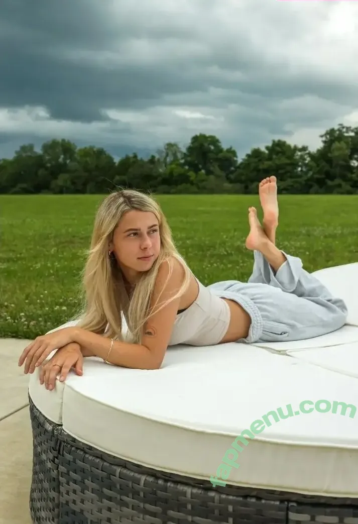 Leah Remini nude photo #0343 (leahremini)