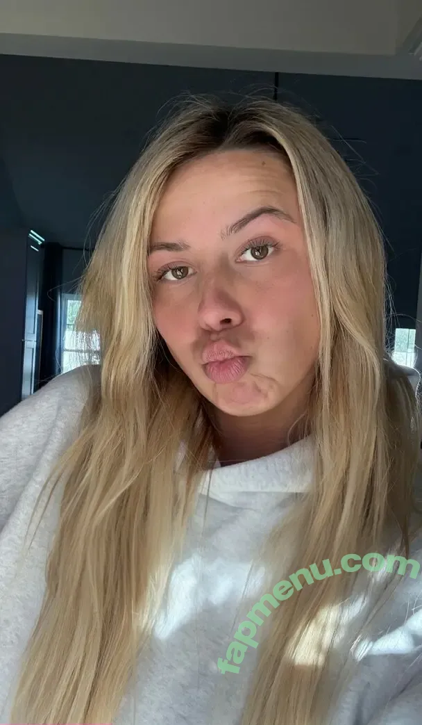 Leah Remini nude photo #0365 (leahremini)