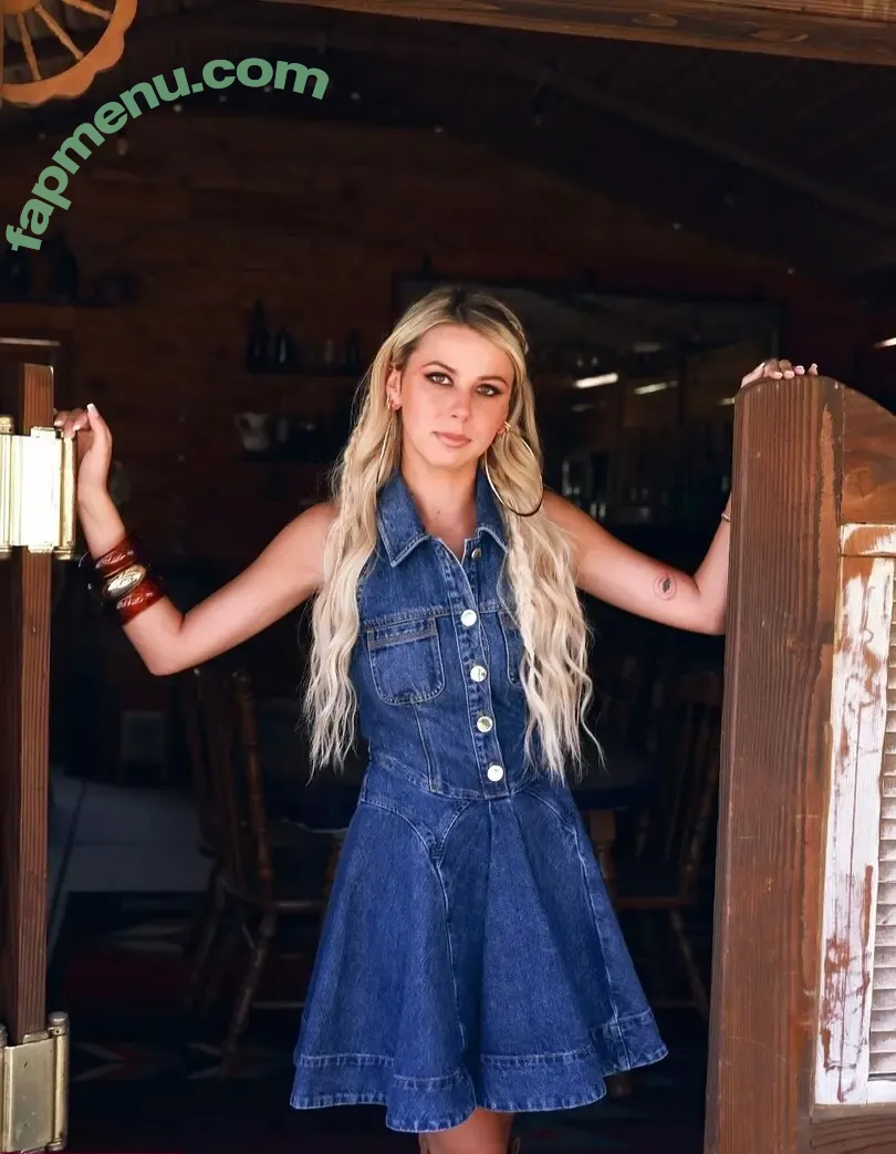 Leah Remini nude photo #0373 (leahremini)