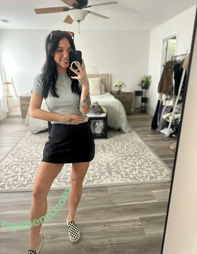 Leah Sharp nude photo #0003 (Leah Sharp)