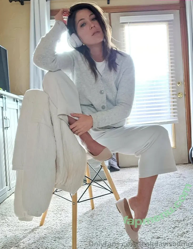 leahdavisonme nude photo #0012 (leahdavisonme)