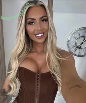 leahhcx / leahhcx__ / leahhcxx nude photo #0009