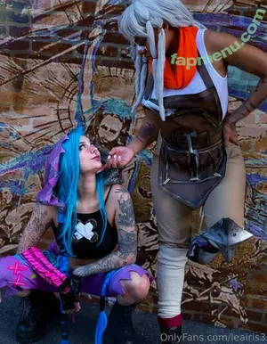 leairis3 / leairis / leairis_artsy_stuff nude photo #0165