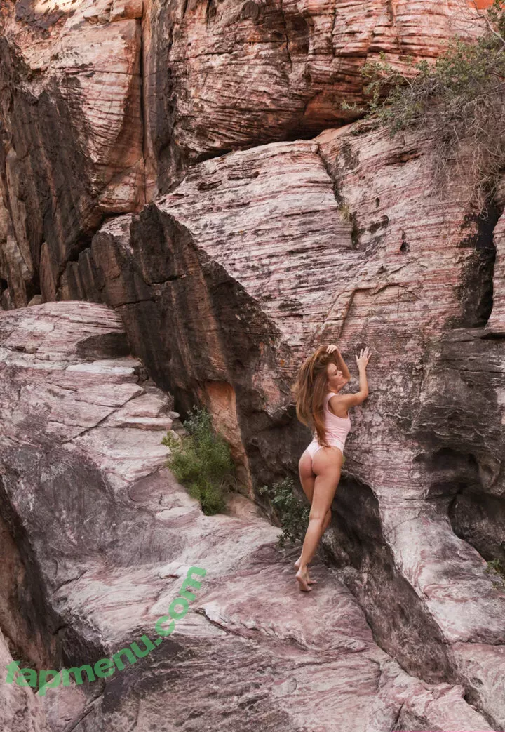 Leanna Decker nude photo #0579 (leanna_decker / leannadecker_ / officialleannadecker)