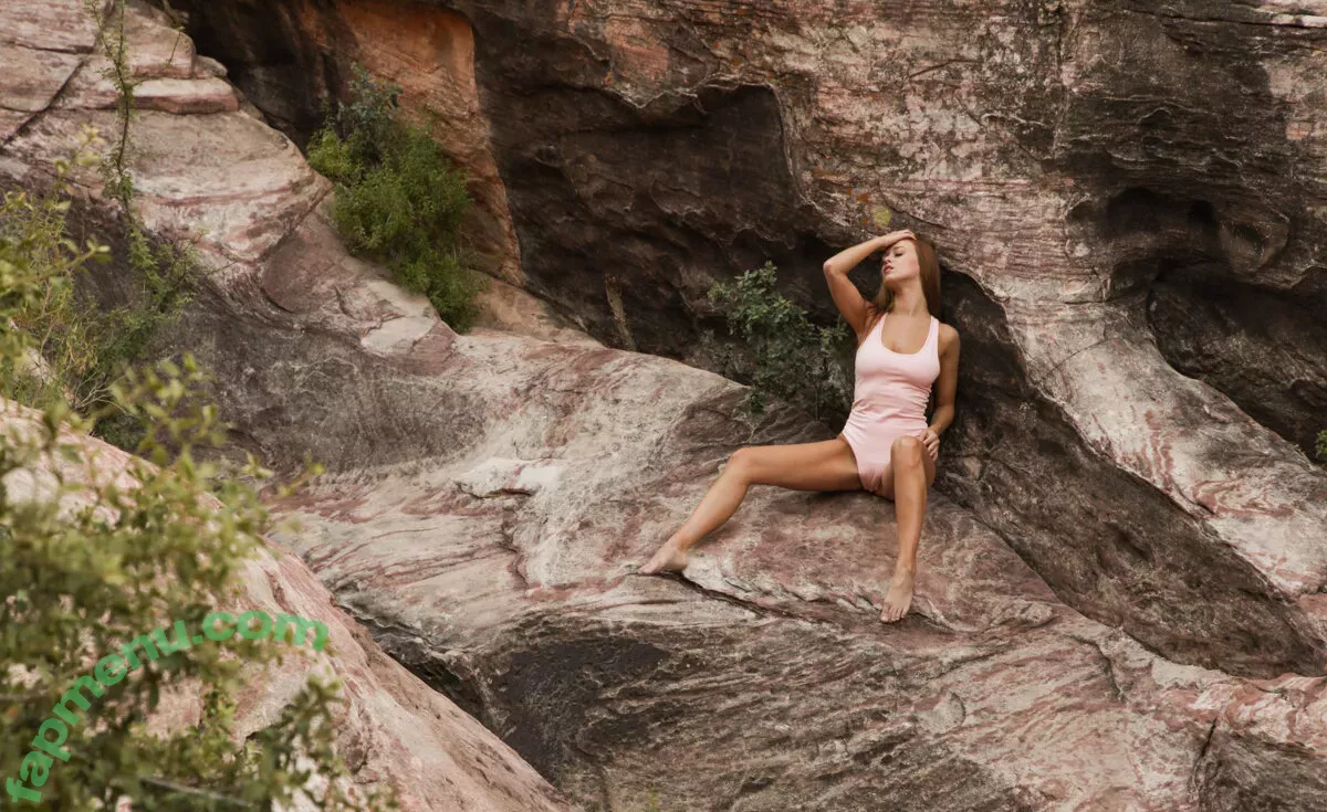 Leanna Decker nude photo #0593 (leanna_decker / leannadecker_ / officialleannadecker)