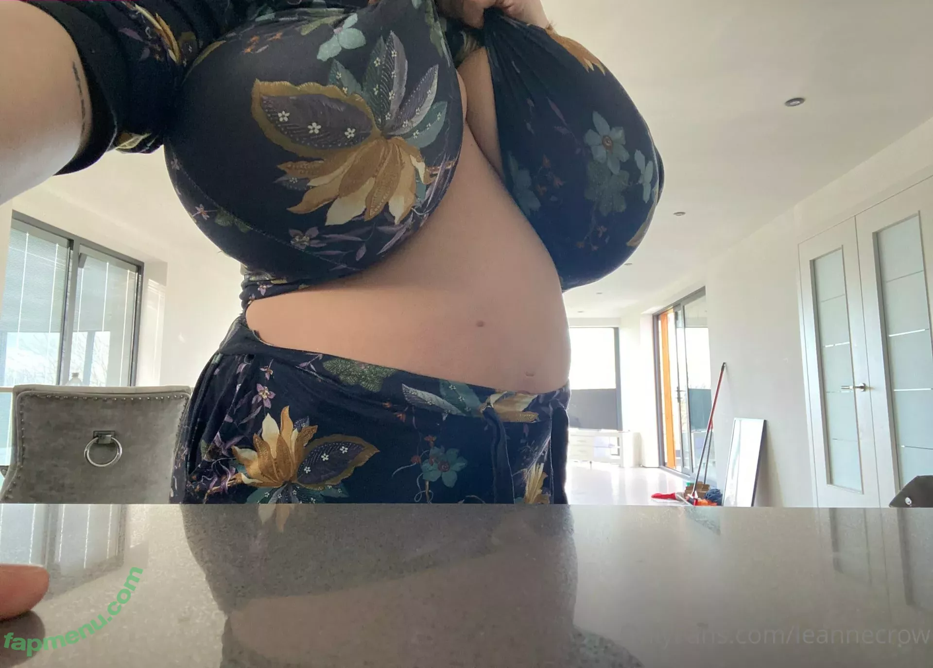 Leanne Crow nude photo #0057 (LeanneCrow)