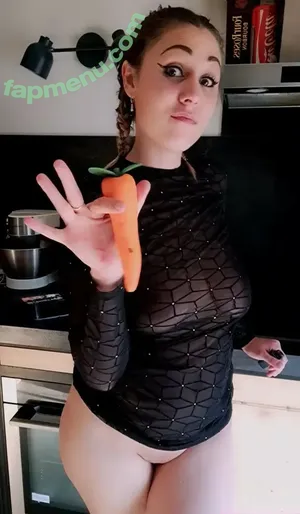 Leanympho nude photo #0003