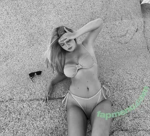 leasophie_official98 / leaa_sophiee98 nude photo #0063