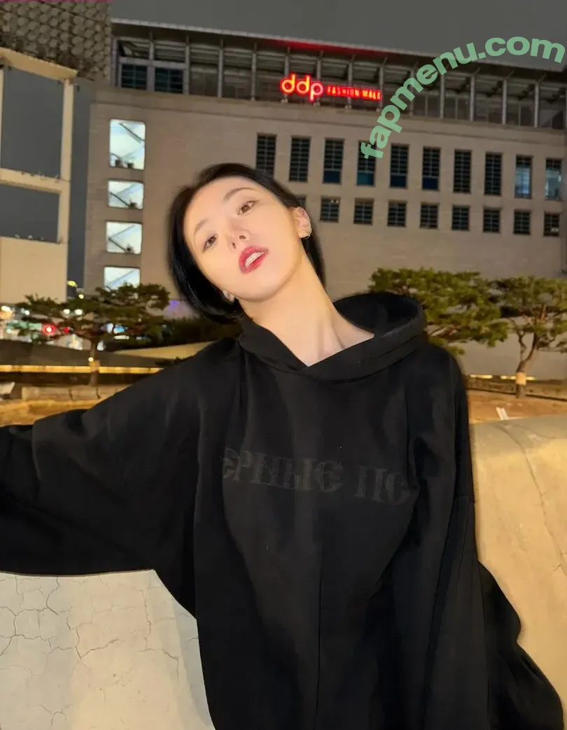 Lee Yeonwoo nude photo #0295 (yeonwooahh / 이연우)