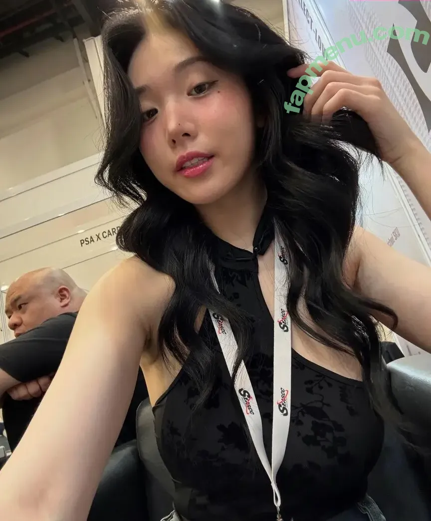 Lee Yeonwoo nude photo #0319 (yeonwooahh / 이연우)
