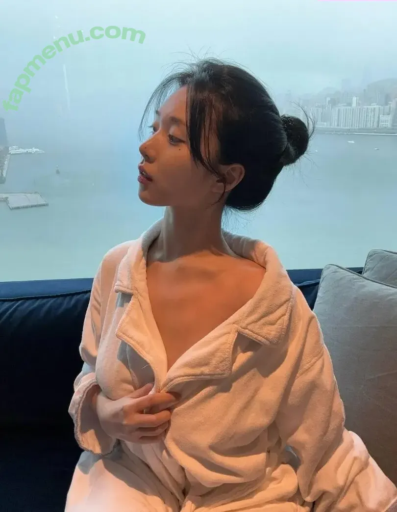 Lee Yeonwoo nude photo #0404 (yeonwooahh / 이연우)