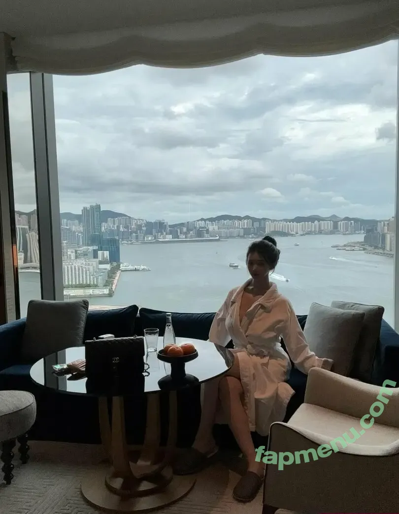 Lee Yeonwoo nude photo #0409 (yeonwooahh / 이연우)