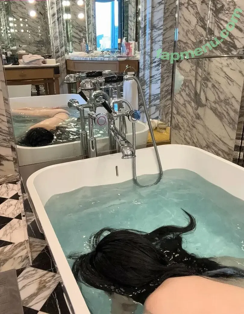 Lee Yeonwoo nude photo #0416 (yeonwooahh / 이연우)