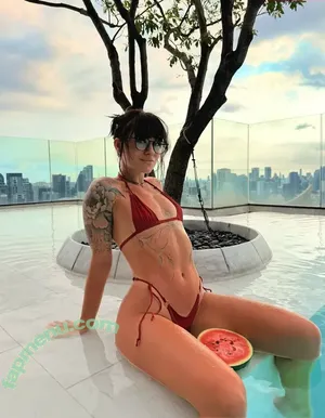 Leeloofit nude photo #0014