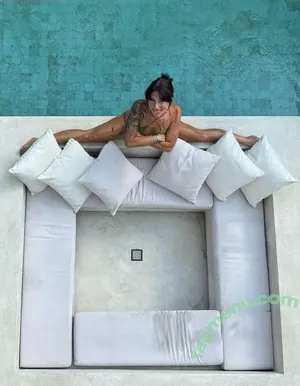 Leeloofit nude photo #0019