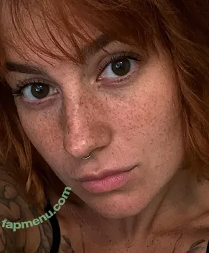 Leeloofit nude photo #0025