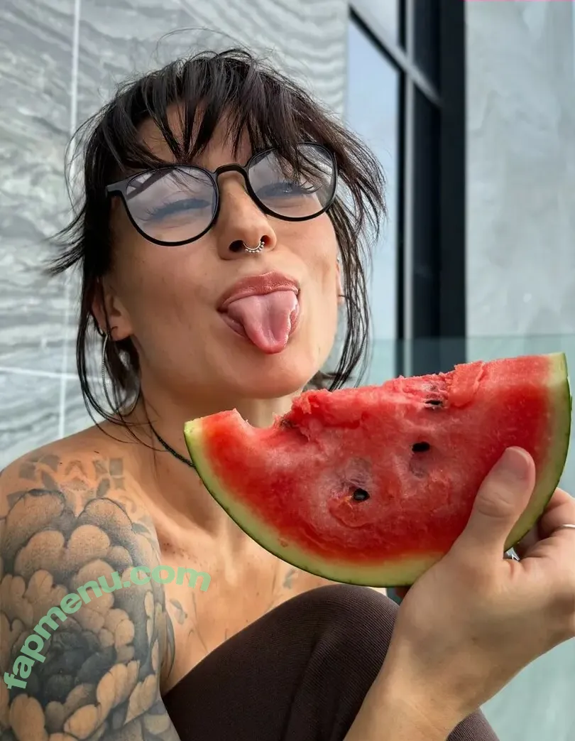 Leeloofit nude photo #0015 (Leeloofit)